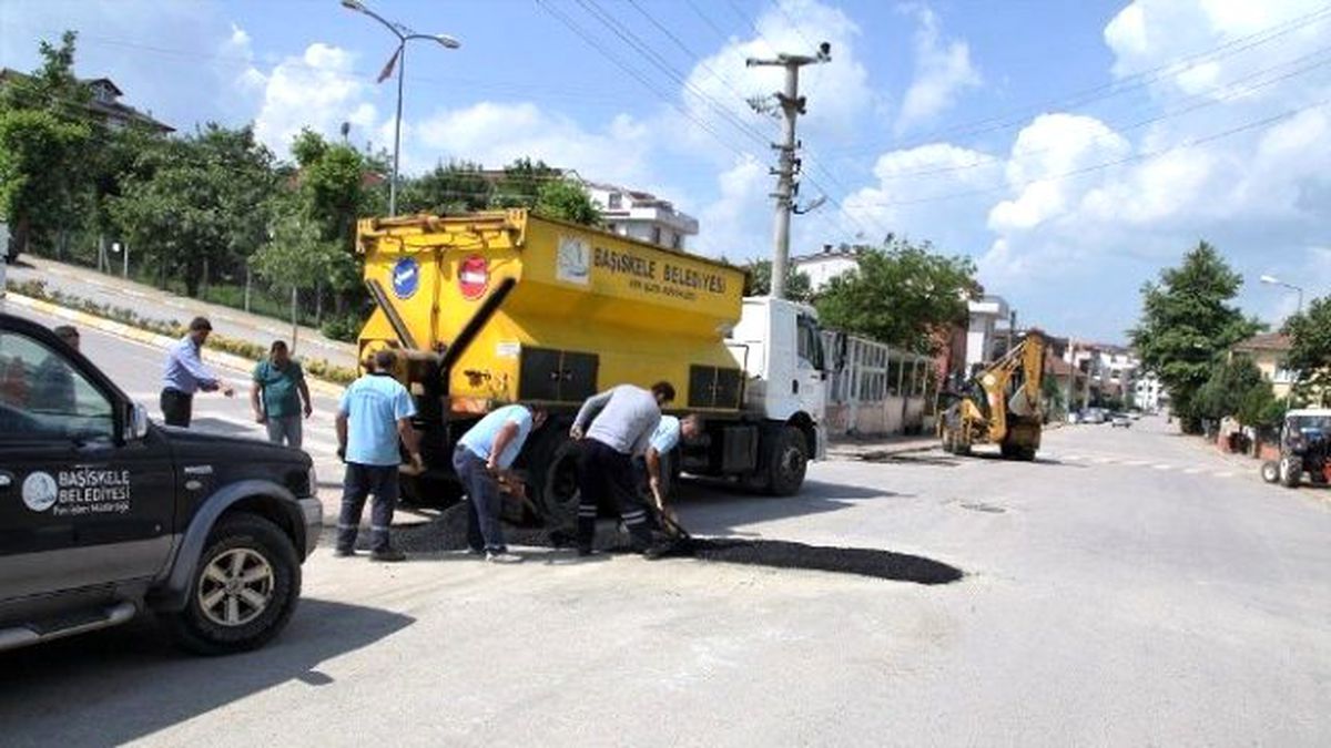 Başiskele\'de Her Gün 45 Ton Sıcak Asfalt Yollara Seriliyor