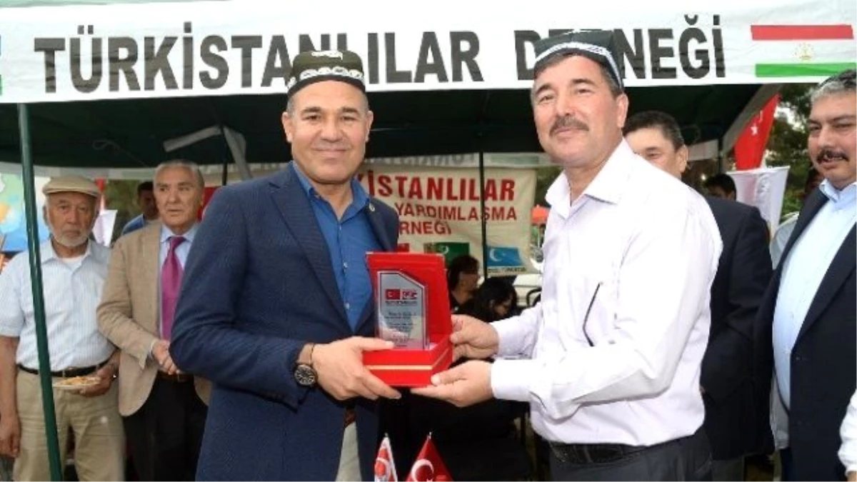 Başkan Sözlü, Türkistanlıların Coşkusuna Ortak Oldu