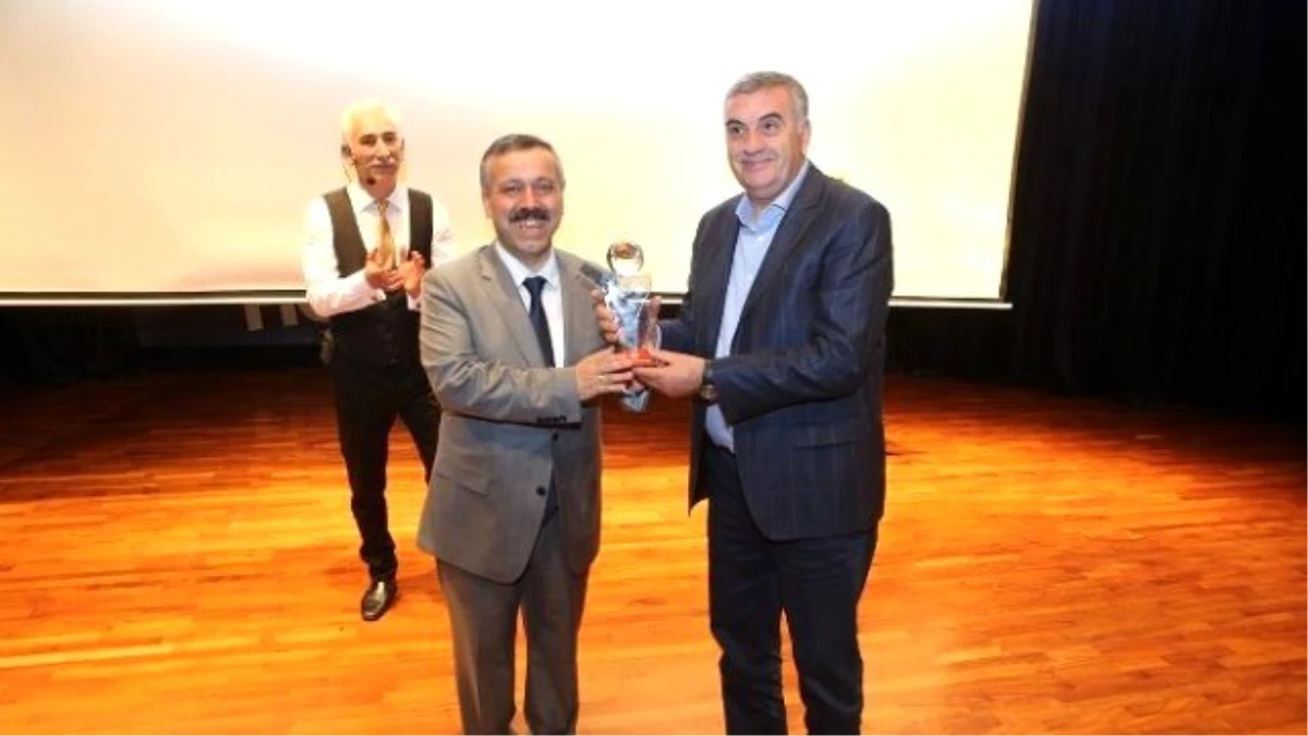 Büyükşehir Belediye Başkanı Zeki Toçoğlu 1. Altın Hilal Ödül Törenine Katıldı