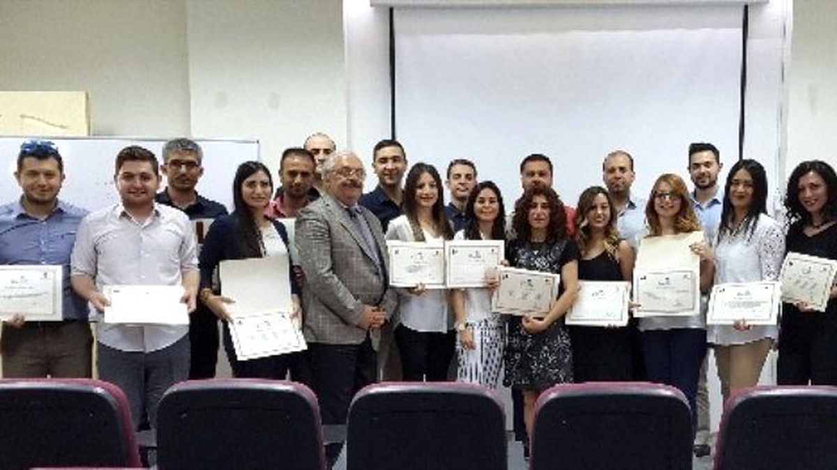 Dış Ticaret Uzmanları Diplomalarını Aldı
