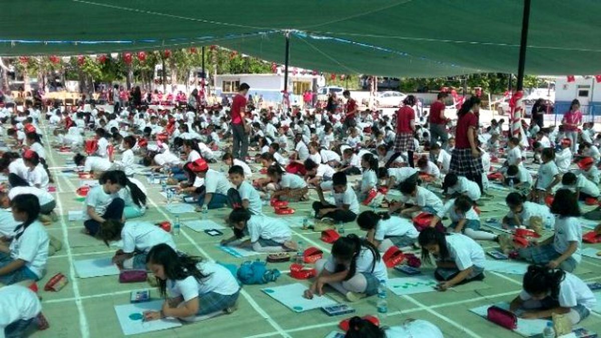 Fethiye\'de 522 Öğrenci Aynı Anda Resim Yaptı