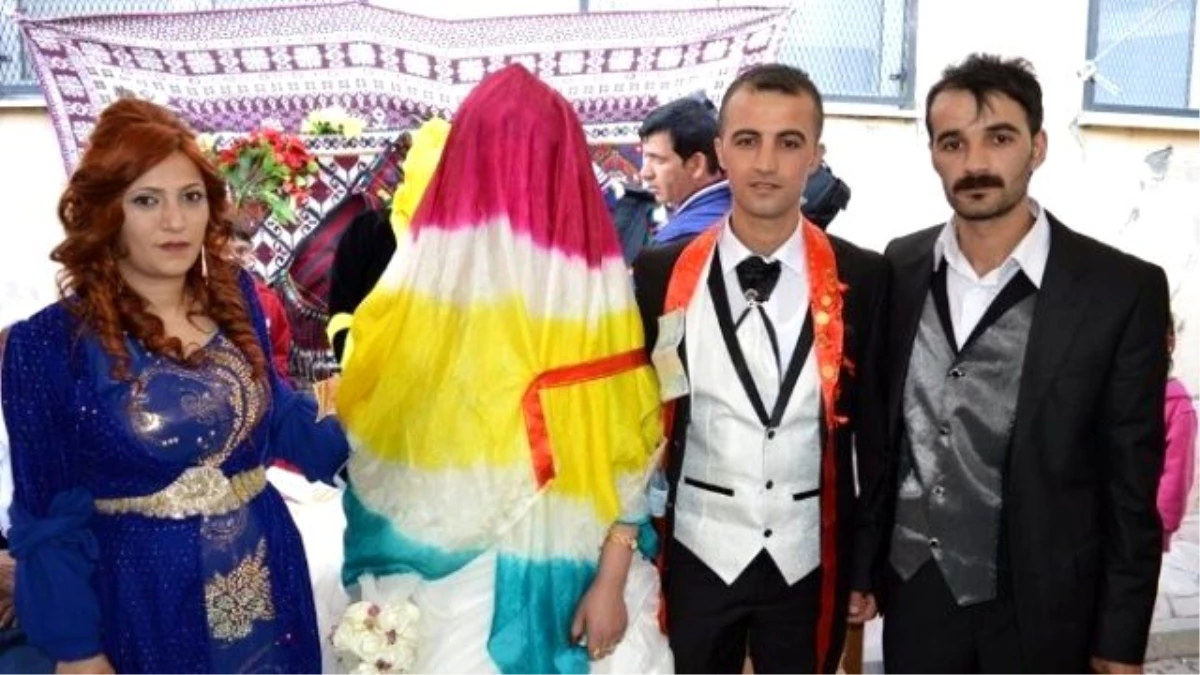 Gazeteci Koç\'a Görkemli Düğün