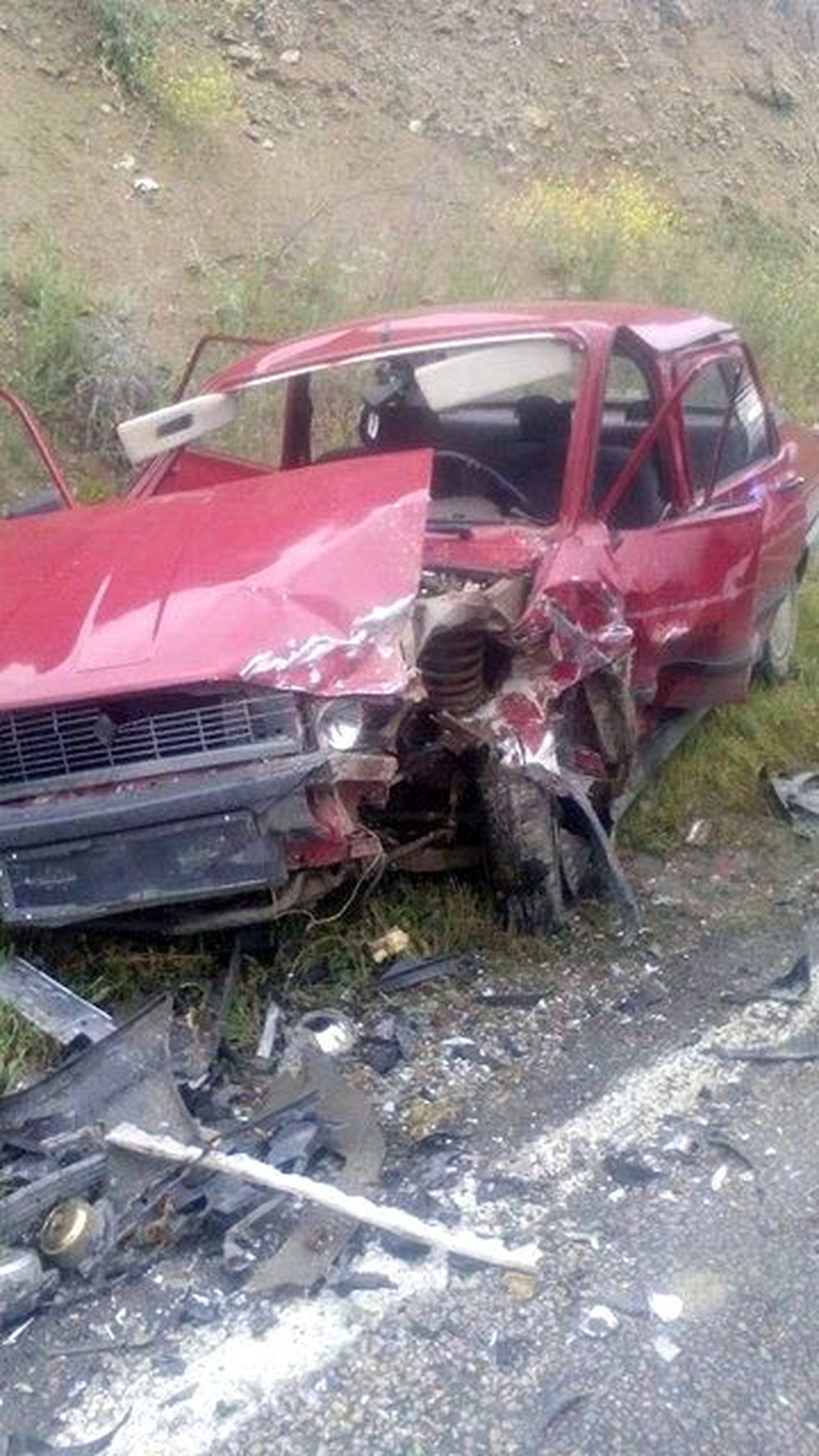 İki Otomobil Kafa Kafaya Çarpıştı: 5 Yaralı