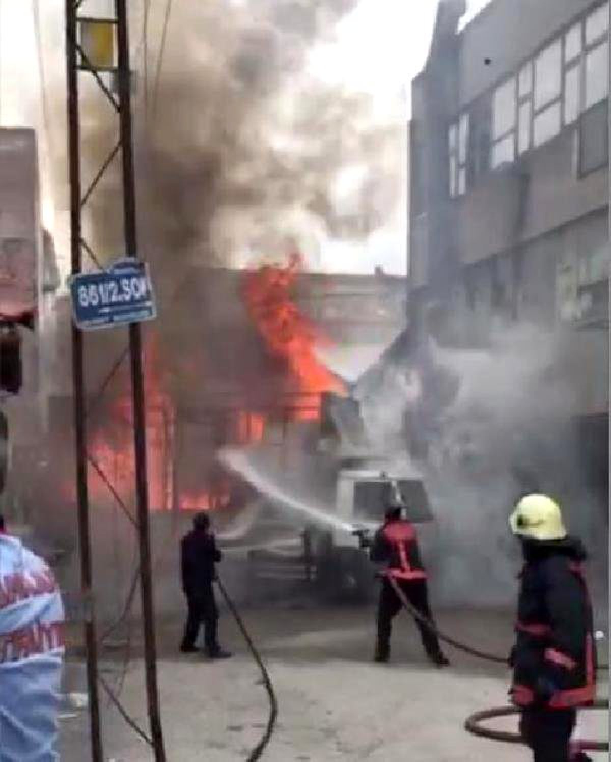 Kamyonet Alev Alev Yandı