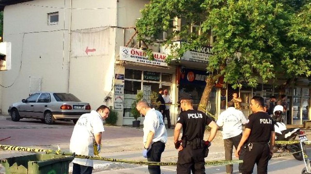 Kocaeli\'de Silahlı Kavga: 2 Yaralı