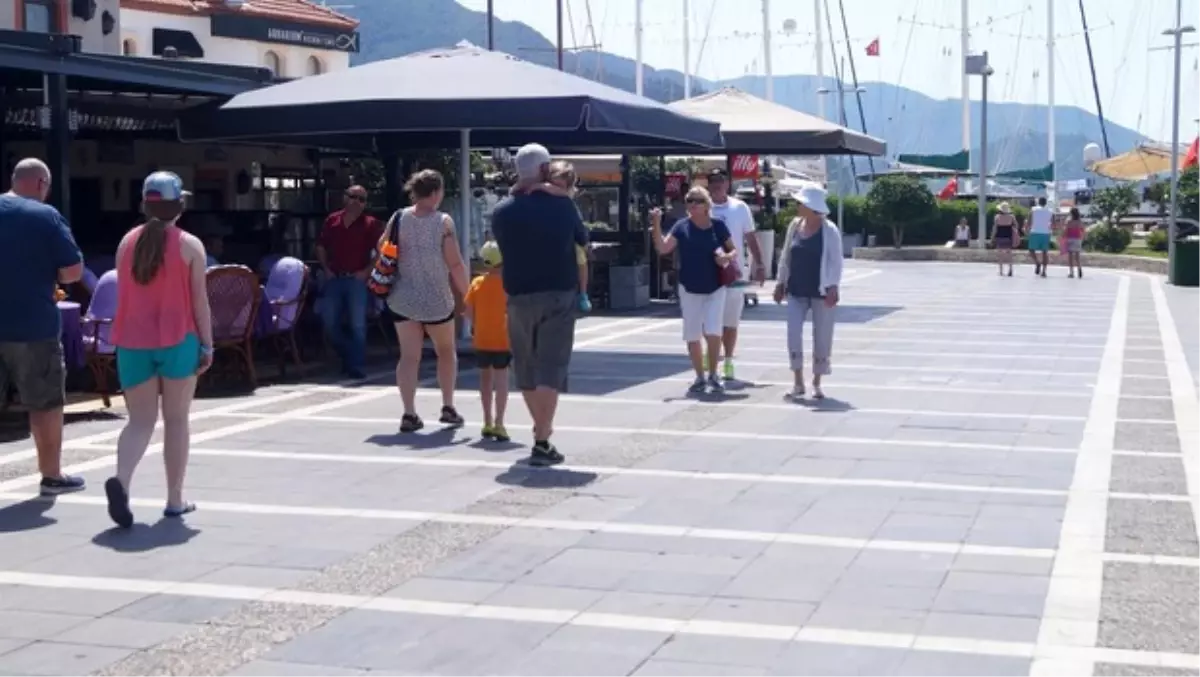 Marmaris\'e 2 Lüks Yolcu Gemisi Yanaştı