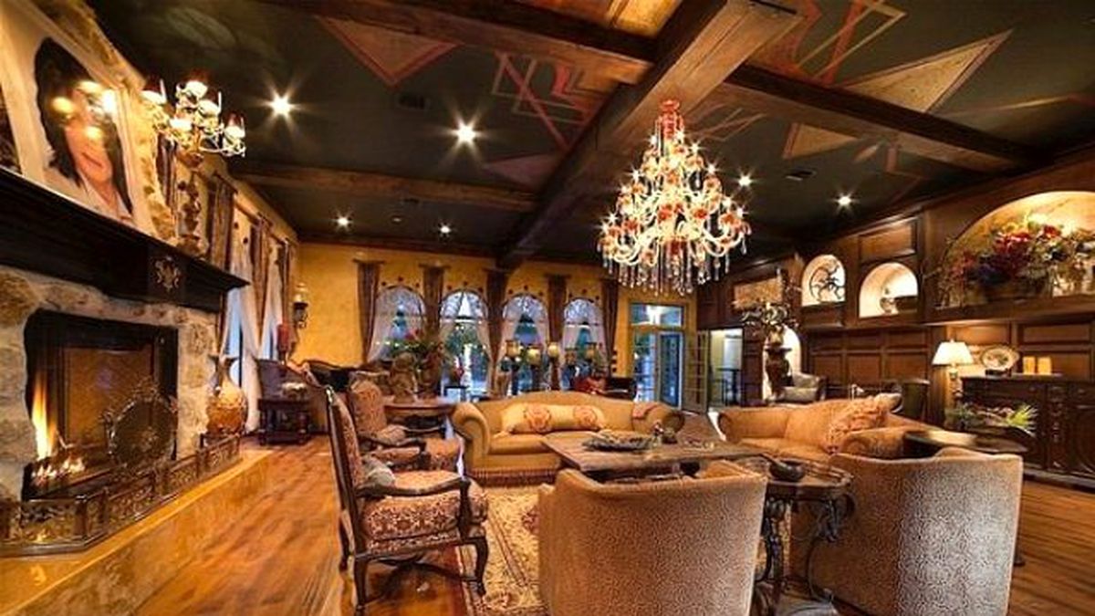 Michael Jackson'ın Görkemli Malikanesi Satılıyor