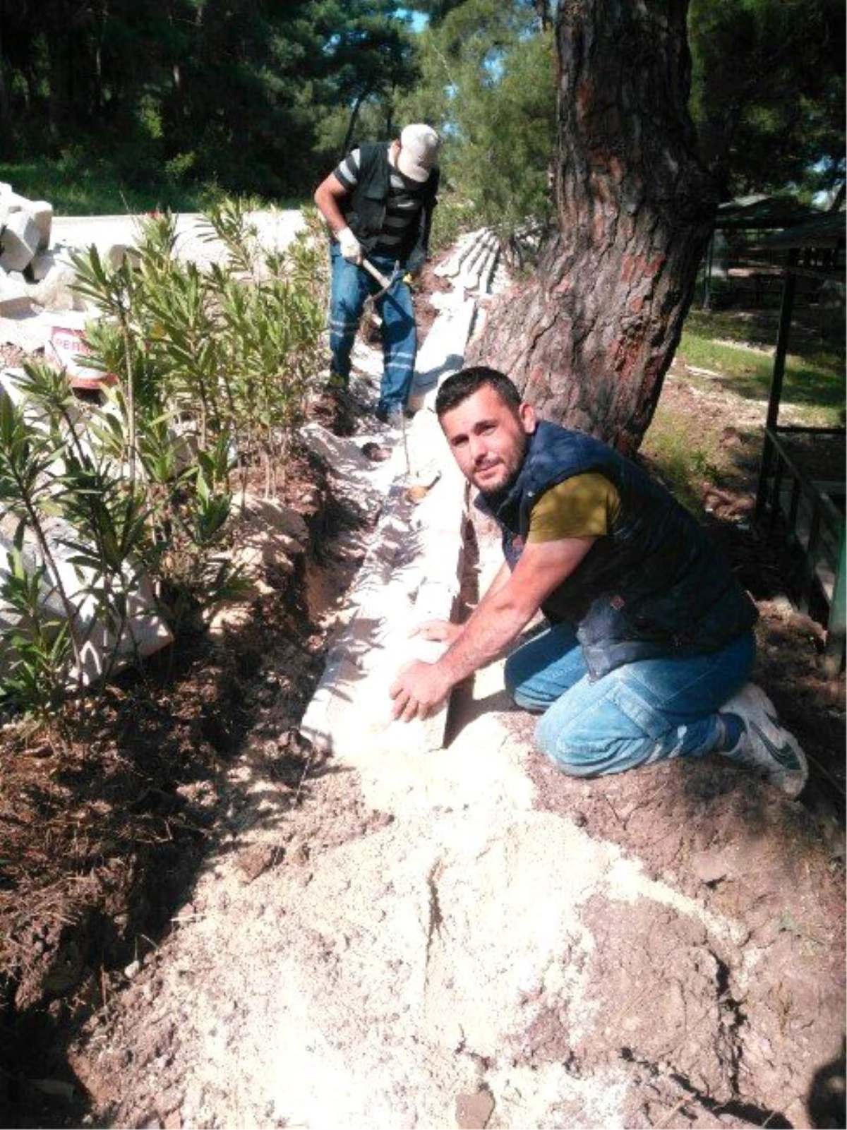 Yeniköy Mesire Yeri Şev Taşları ile Güzelleşti