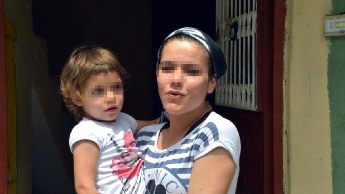 Ağlayan Kızını Çöp Kamyonuna Attı, Küçük Kız Preste Ezilmekten Son Anda Kurtarıldı