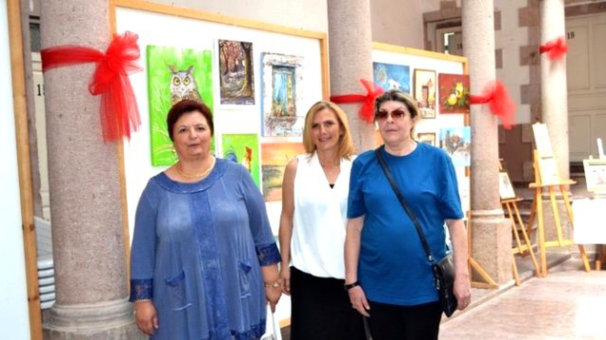 Ayvalık\'ta Hem Kursiyerlerinden Anlamlı Vefa