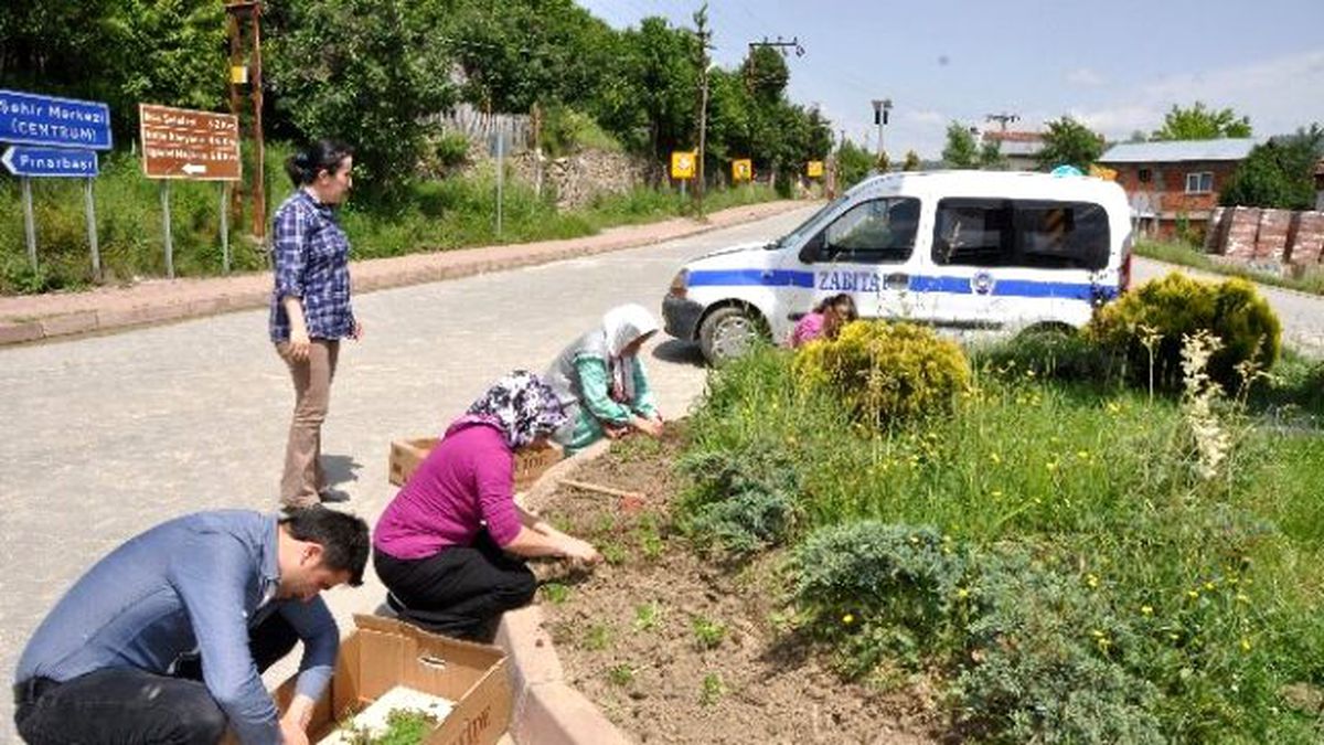 Azdavay\'da Park ve Bahçeler Yeşillendiriliyor