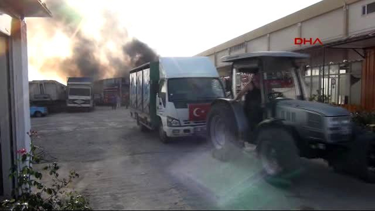 Balıkesir Bandırma\'da Oto Hurda Deposunda Korkutan Yangın