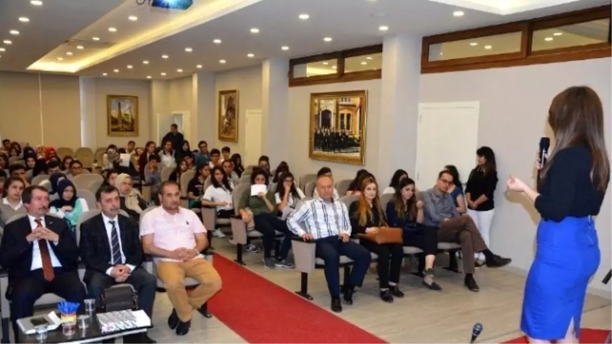 Belen\'de Öğrencilere Sınav Stresini Yenme Konferansı