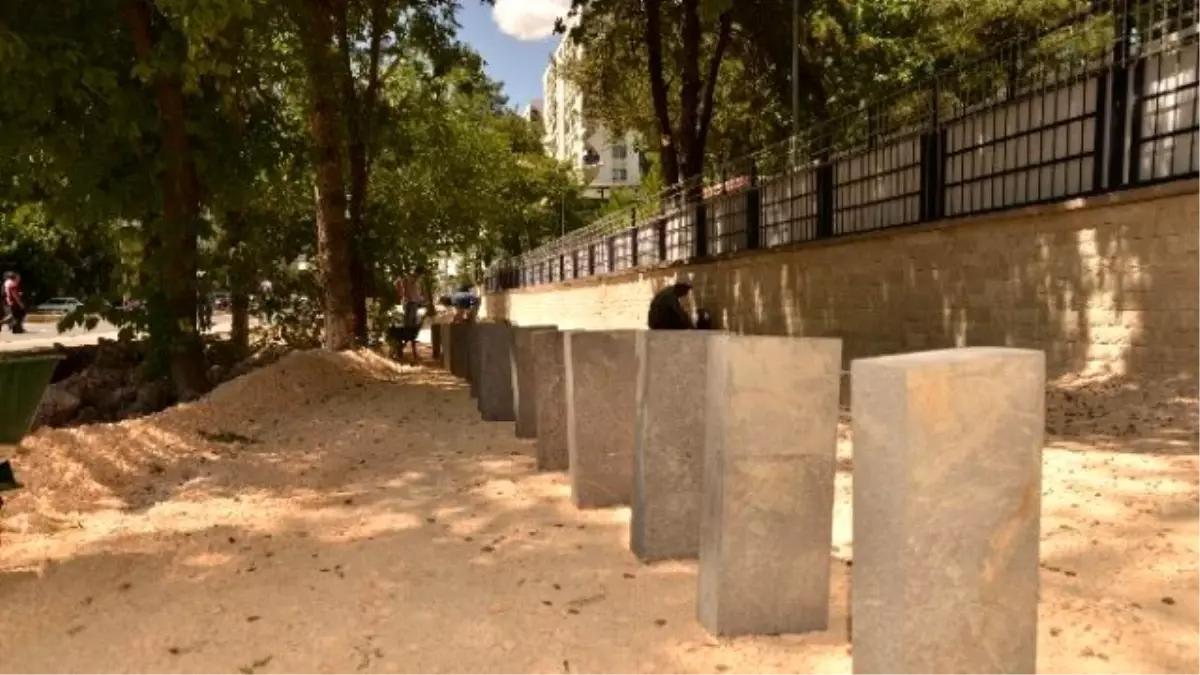 Elazığ Caddesi\'ndeki Yol Genişletme Çalışmaları Devam Ediyor