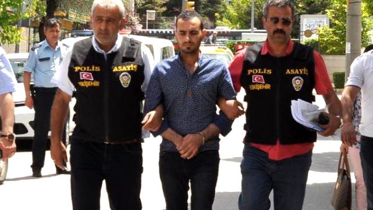 Eşini Öldürüp, Sevgilisini Ağır Yaralayan Koca Adliyeye Sevk Edildi