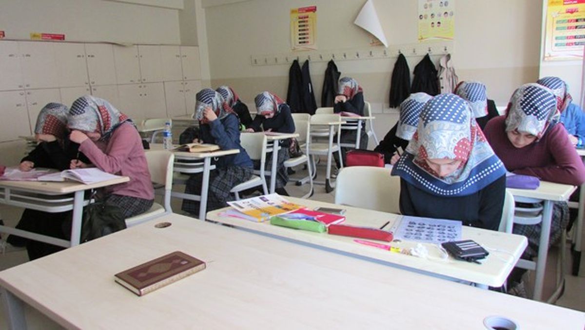 İmam Hatip Liselere İspanyolca Dersi
