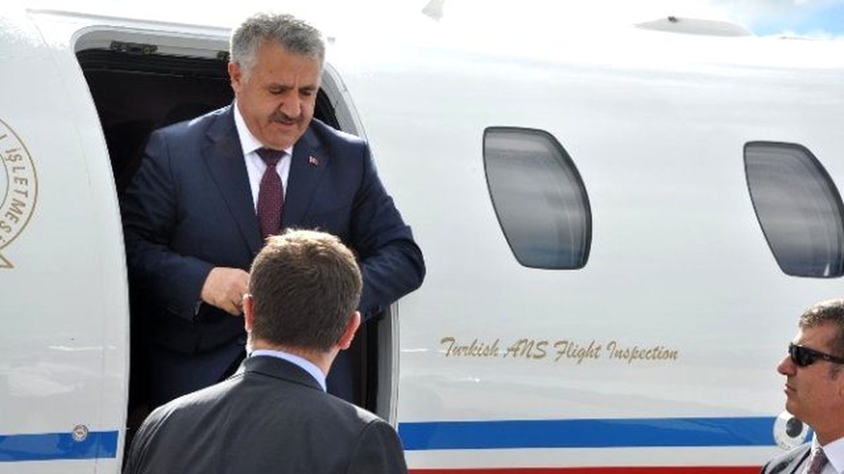 Karslılar, Bakan Ahmet Arslan\'ı Bağrına Bastı