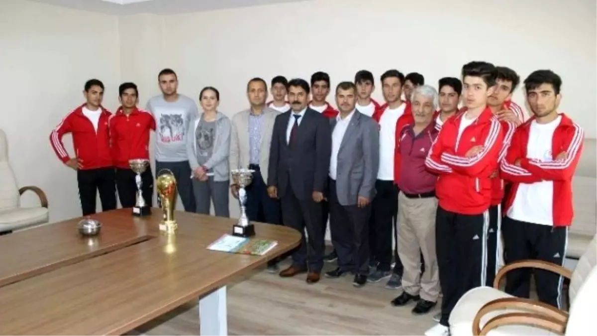 Muş Lalezar Spor Kulübü Sporcuları Yentür\'ü Ziyaret Etti