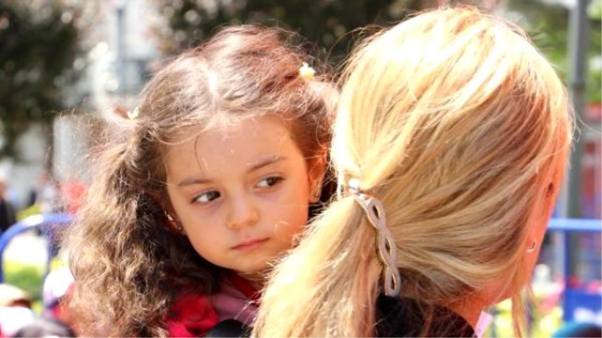 Şehit Polisi, Havza\'da 5 Bin Kişi Uğurladı! Minik Kızı Yürekleri Dağladı