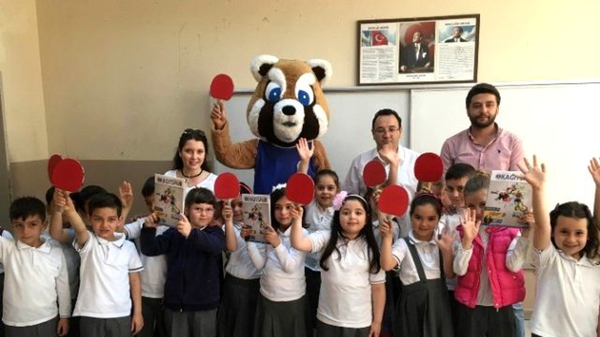 Seko, Çocukları Masa Tenisi Oynamaya Çağırdı