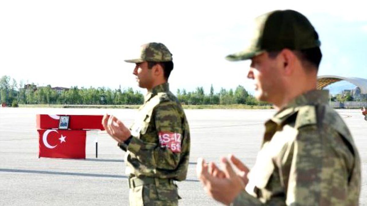 Şemdinli Şehit Olan Uzman Çavuş İçin Van\'da Tören Yapıldı