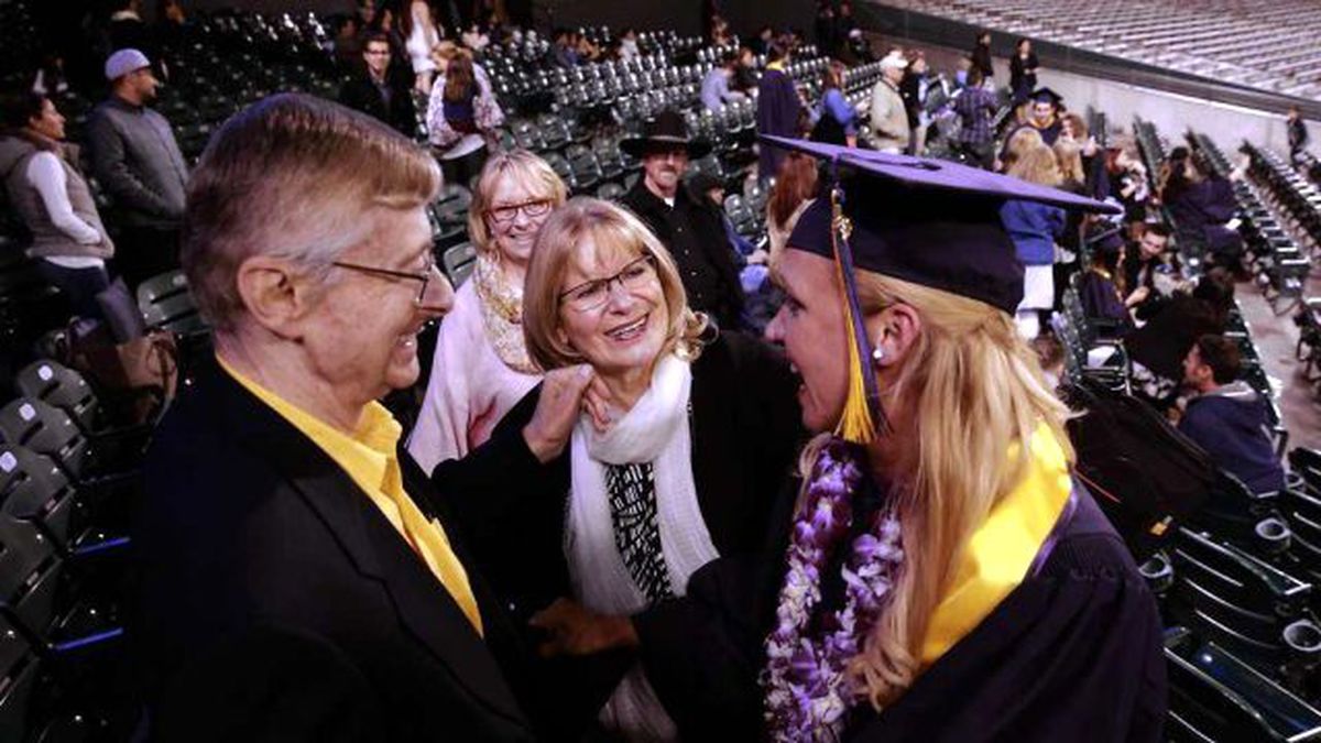 Terk Edildiği Üniversiteden Mezun Oldu