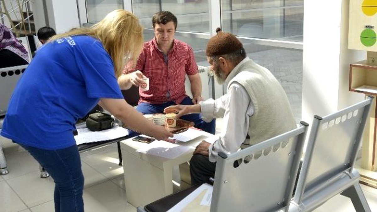 Vergi Ödemeye Gelen Vatandaşlara İkram Sürprizi