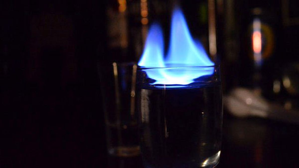 Alevli İçki İçmek İsteyen Genç Cinsel Organını Yaktı