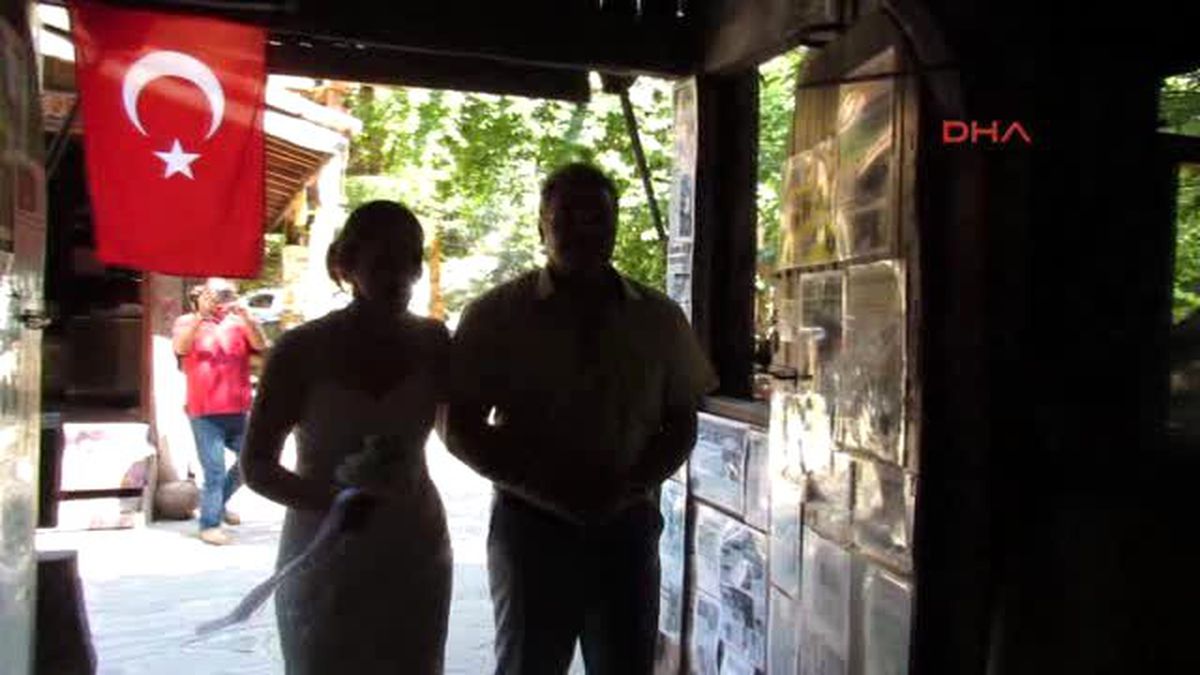 Antalya İngiliz Damat ve Rus Gelin Olimpos'ta Evlendi