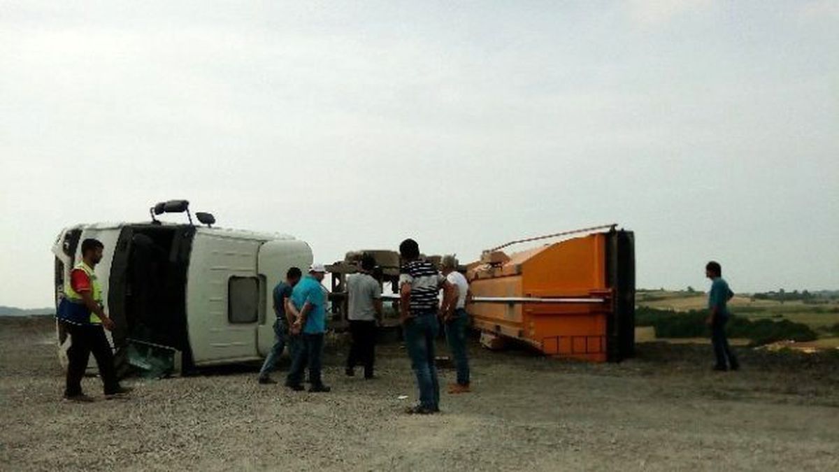 Asfalt Yüklü Tır Yan Yattı: 1 Yaralı