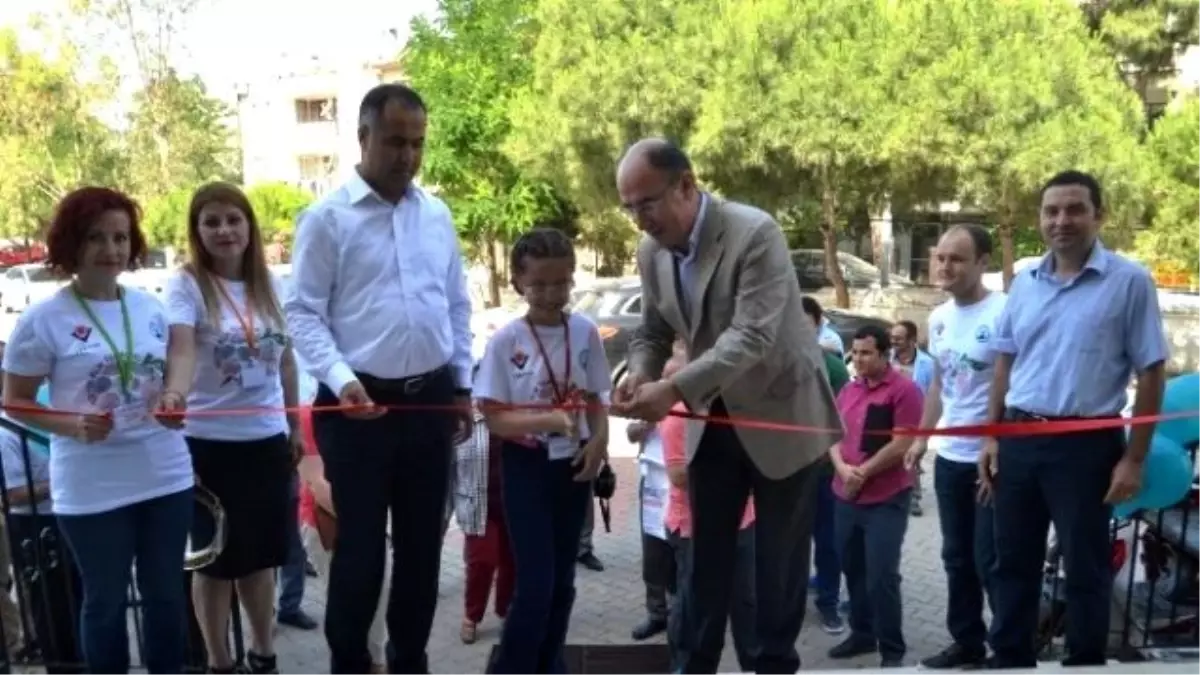 Ayvalık 15 Eylül Ortaokulunda Tubitak Bilim Fuarı Açıldı