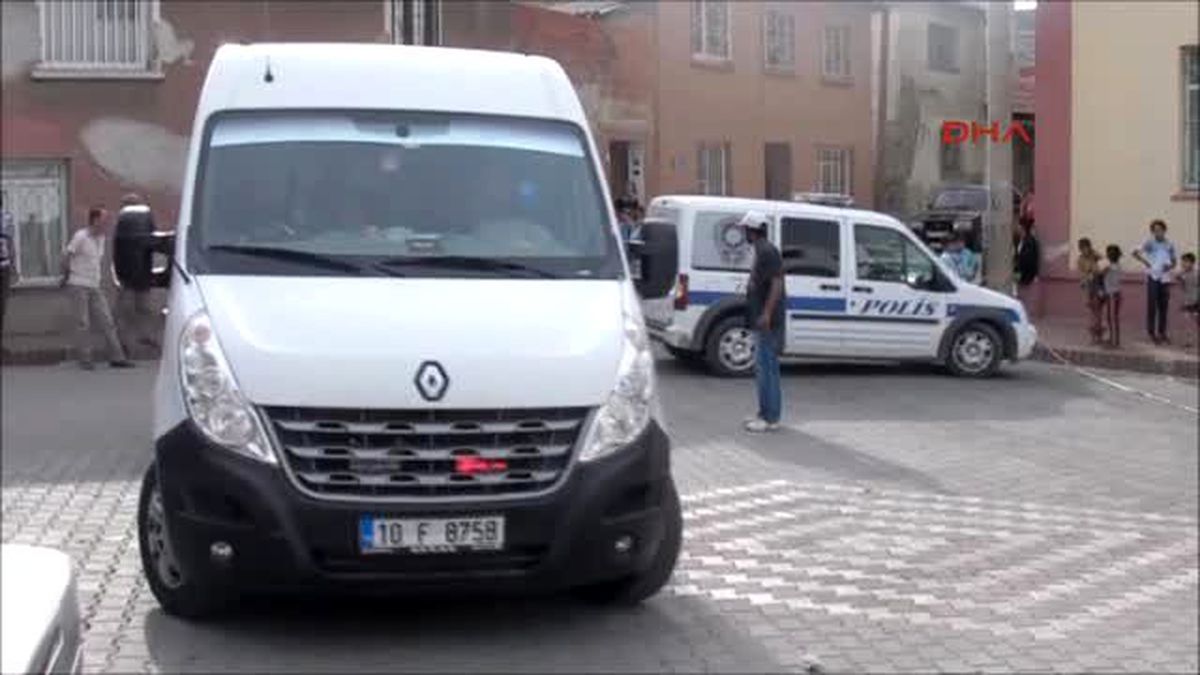 Balıkesir - Edremit\'te 3 Ev, Yangında Kül Oldu