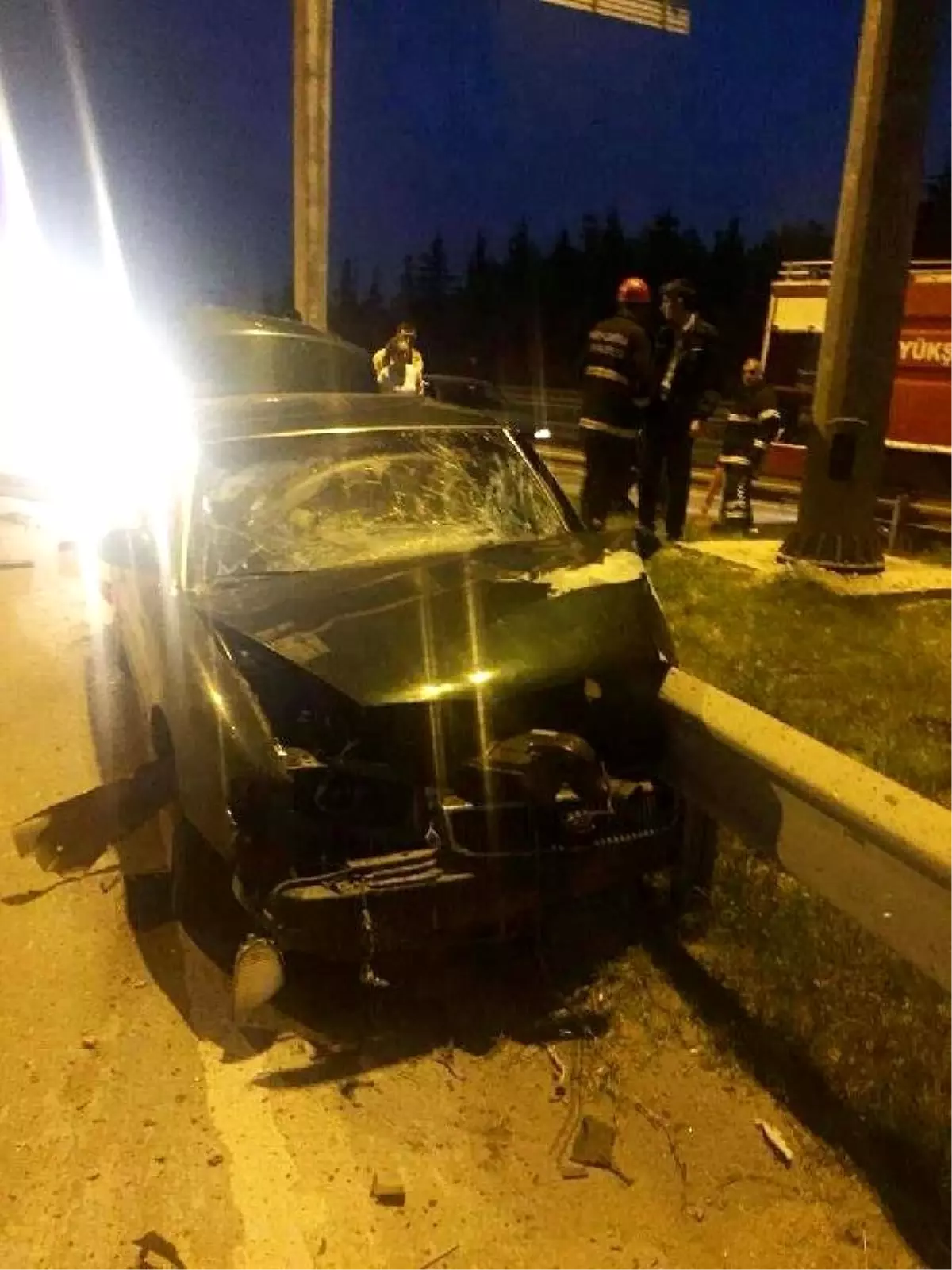 Bariyerlere Saplanan Otomobilin Sürücü Öldü