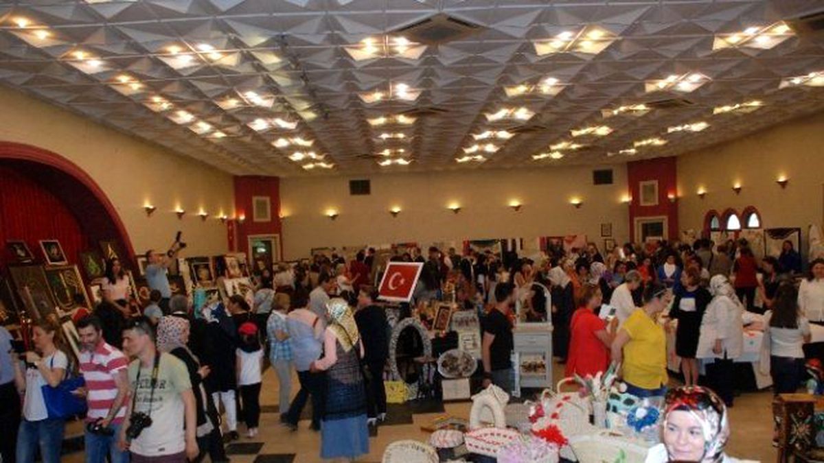 Bartın Halk Eğitimi Merkezi Yıl Sonu Sergisini Açtı