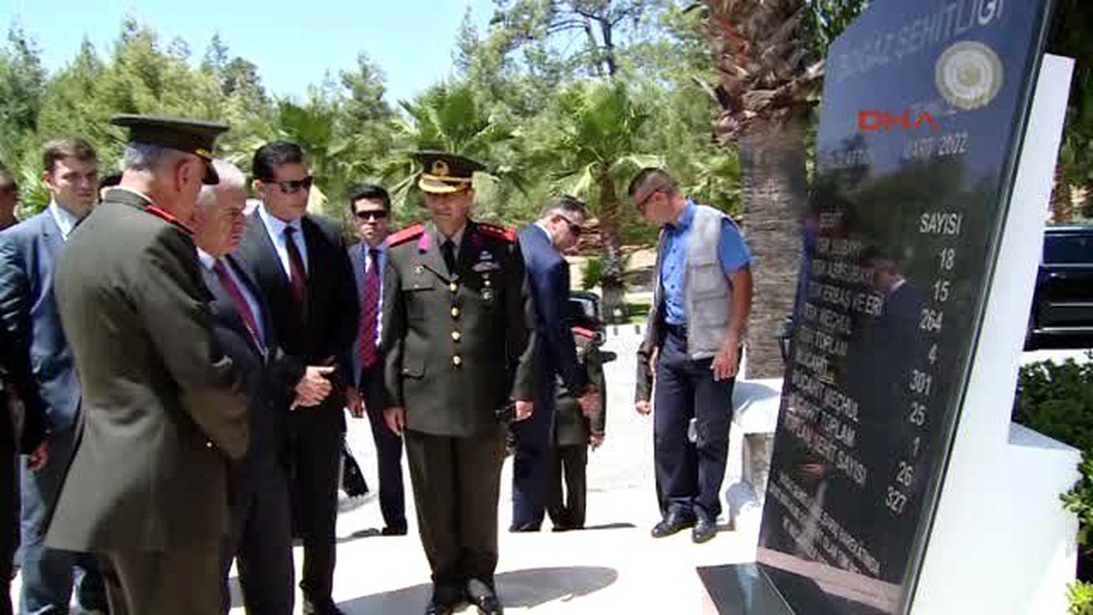 Başbakan Yıldırım Boğaz Şehitliği\'ni Ziyaret Etti