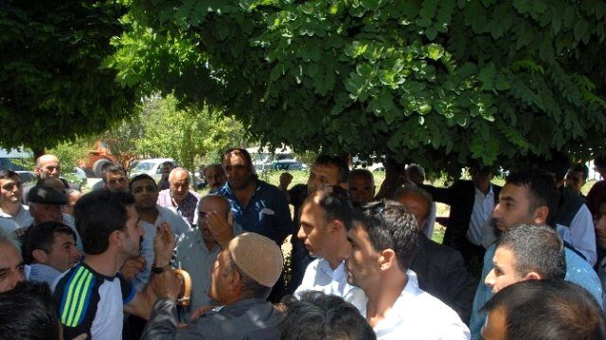 Batman\'da Köylüler ile Karayolları Görevlileri Arasında İstimlak Gerginliği