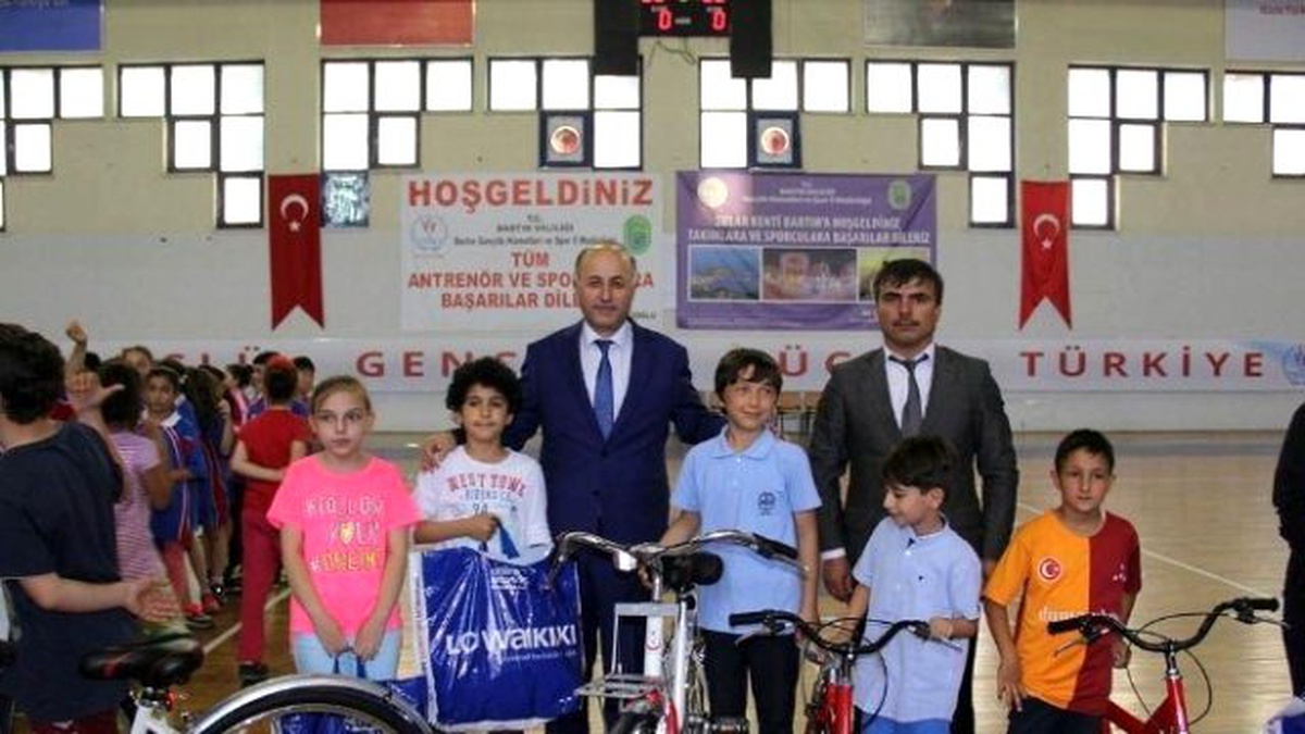 Bilim, Sanat, Kültür ve Spor Ligi Ödülleri Verildi