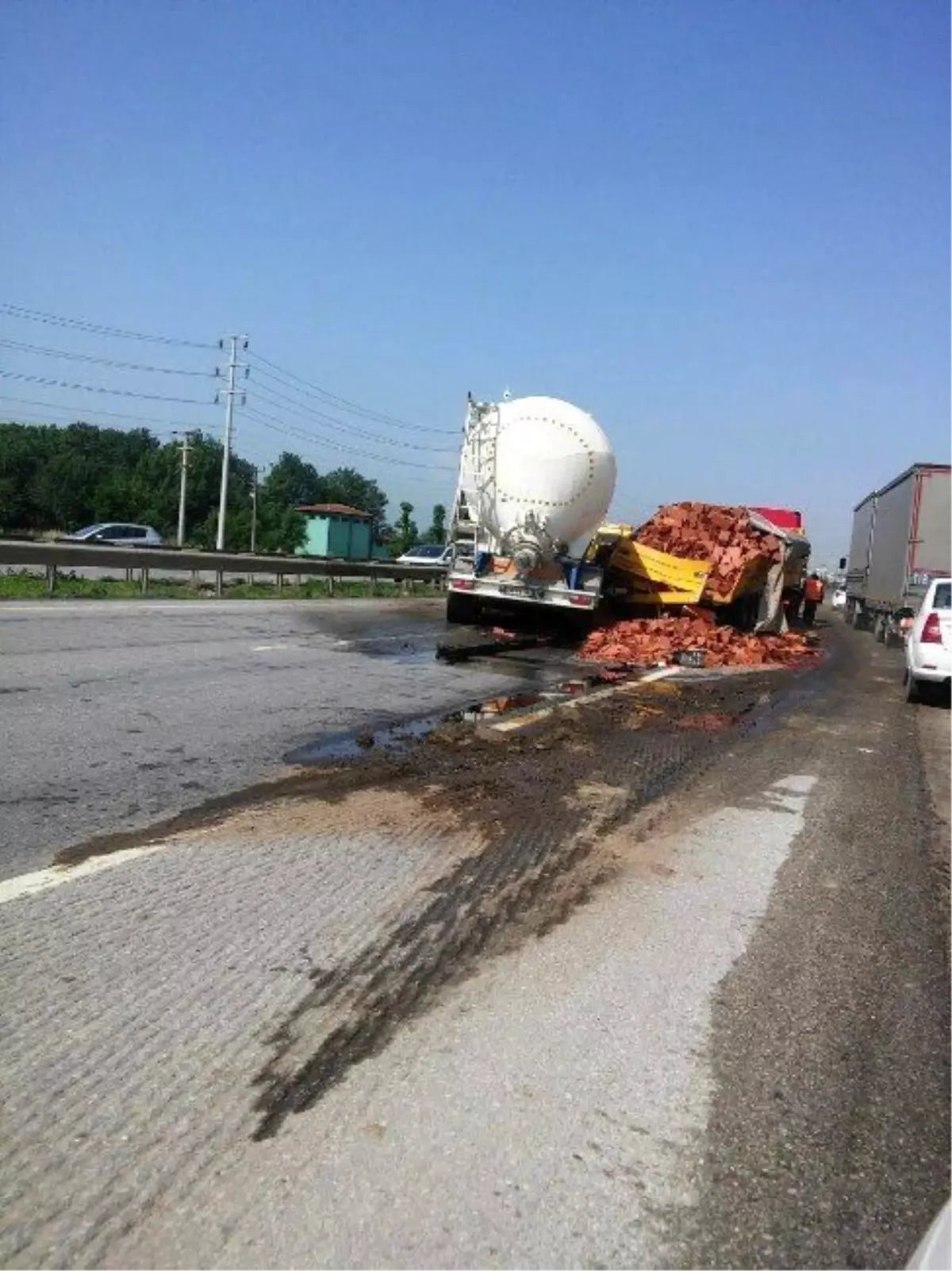 D-100 Karayolunda Trafik Kazası: 1 Yaralı