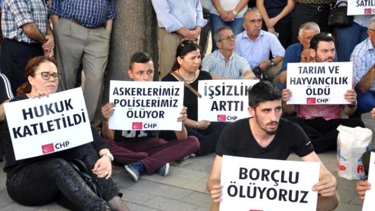 Denizli\'de, CHP\'lilerden \'Farkında Mısınız\' Eylemi
