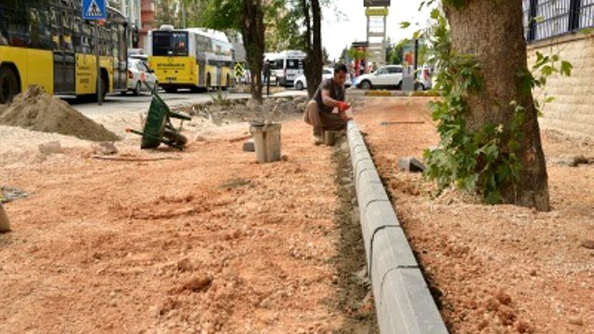 Elazığ Caddesi\'ndeki Yol Genişletme Çalışmaları Devam Ediyor