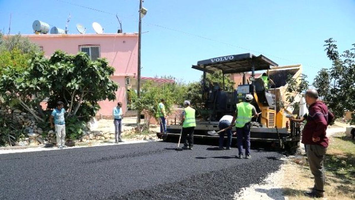 Erdemli\'nin Yol Çalışması Ayaş\'ta Devam Ediyor