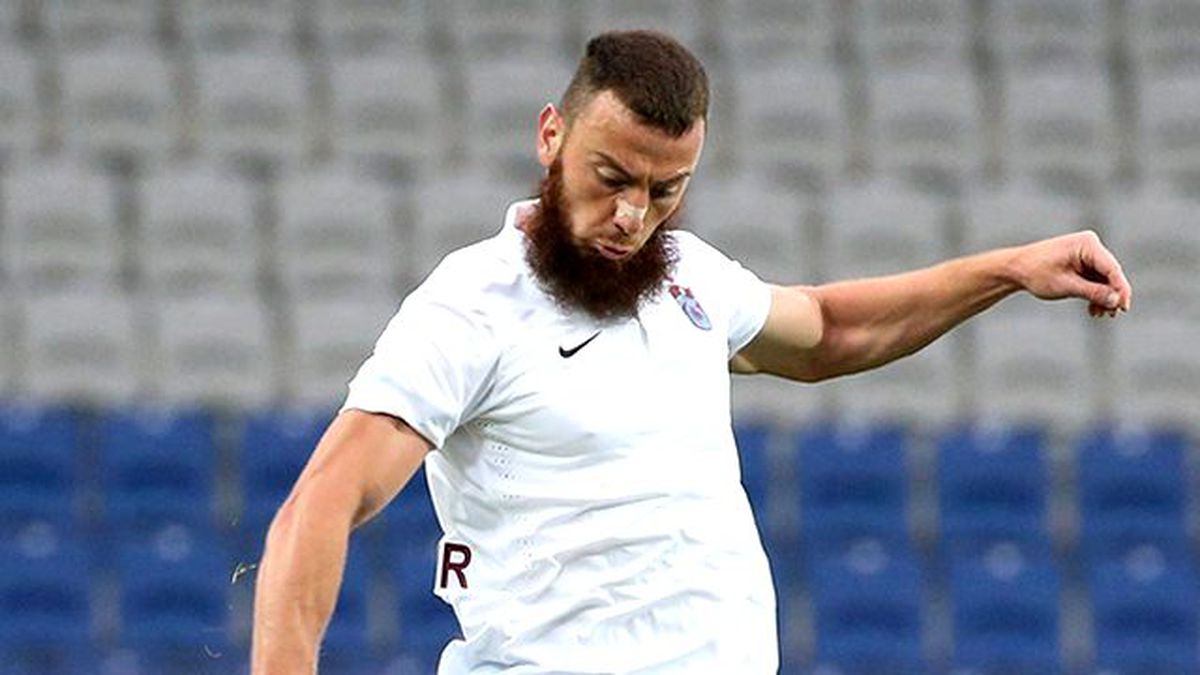 Ersun Yanal, Aykut Demir'in Sakallarını Kestiriyor