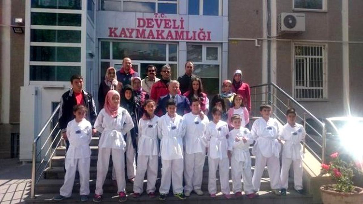 Kaymakam Duru\'ya Ziyaretçi Akını