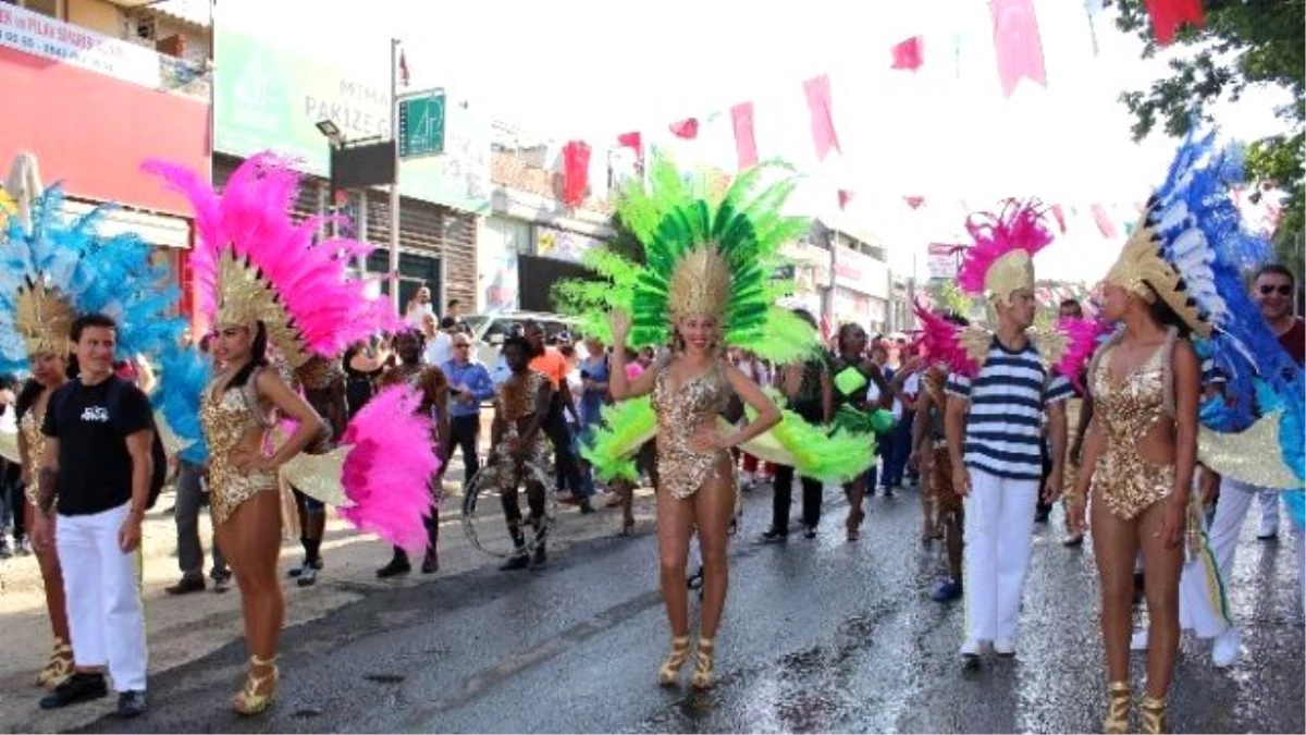 Rio Karnavalı Gibi \'Kiraz Festivali\'