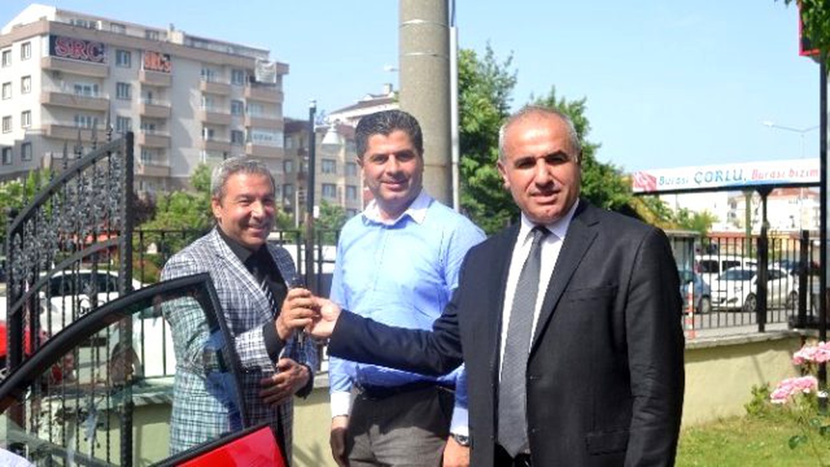 San Ki Bıraktım" Kampanyası Talihlisi Otomobili Teslim Aldı