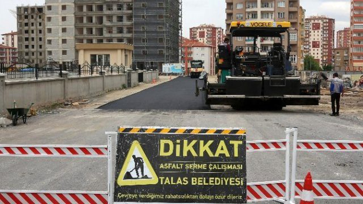 Talas Mevlana\'da Yeni Yollar Asfaltlanıyor