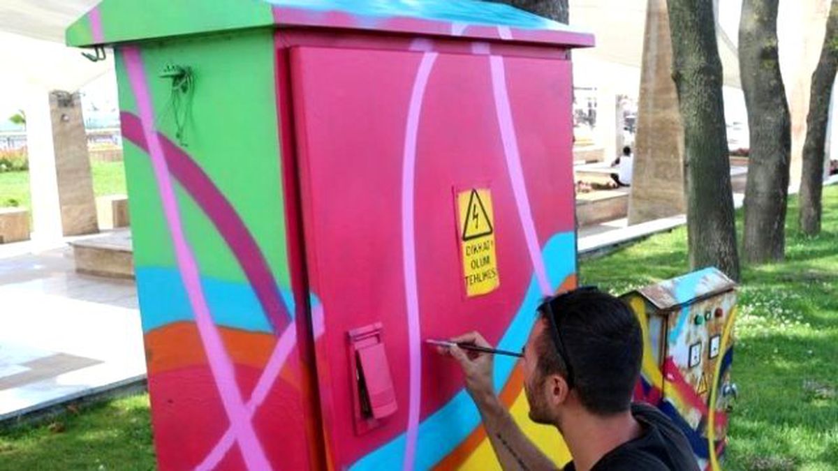 Trafolar Çeşitli Desenlerde Boyanarak Estetik Hale Getiriliyor