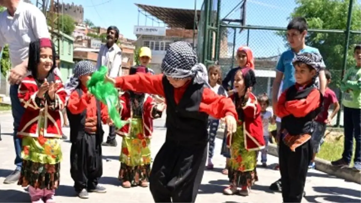 Zarokistanlarda Mayıs Şenlikleri Düzenlendi