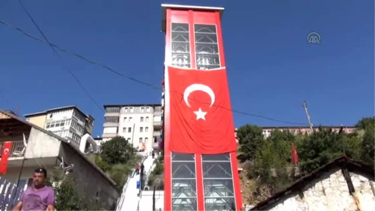 107 Basamaklı Yokuşa Asansörlü Çözüm