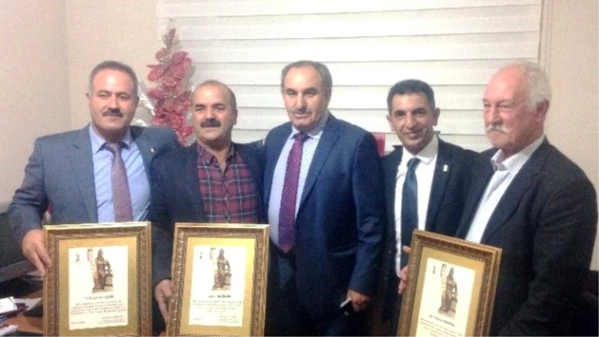 40 Yıl ve Üzeri Hizmet Veren Ustalara Anlamlı Plaket